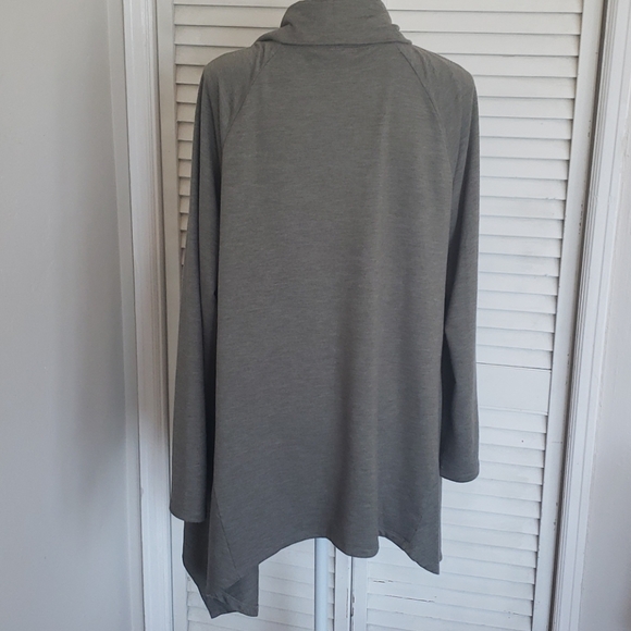 Soft Olive Green Lounge Watertall Jacket, Size Large - Picture 5 of 7